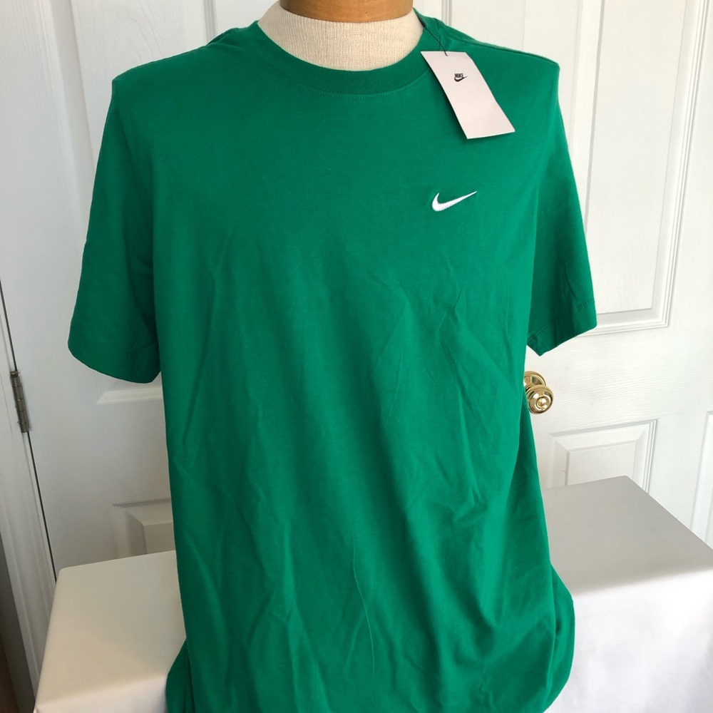 Nike Men's Green Short Sleeve Tee